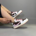 تراویس دارک پونی