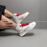 تراوویس نورث فیس سفید قرمز ساقدار